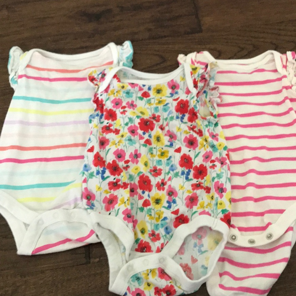 Baby gap onsie